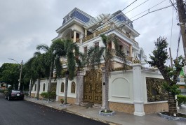 Cần bán biệt thự Nguyễn Oanh P17, DT 25x17m kết cấu 3 tầng giá 40 Tỷ TL